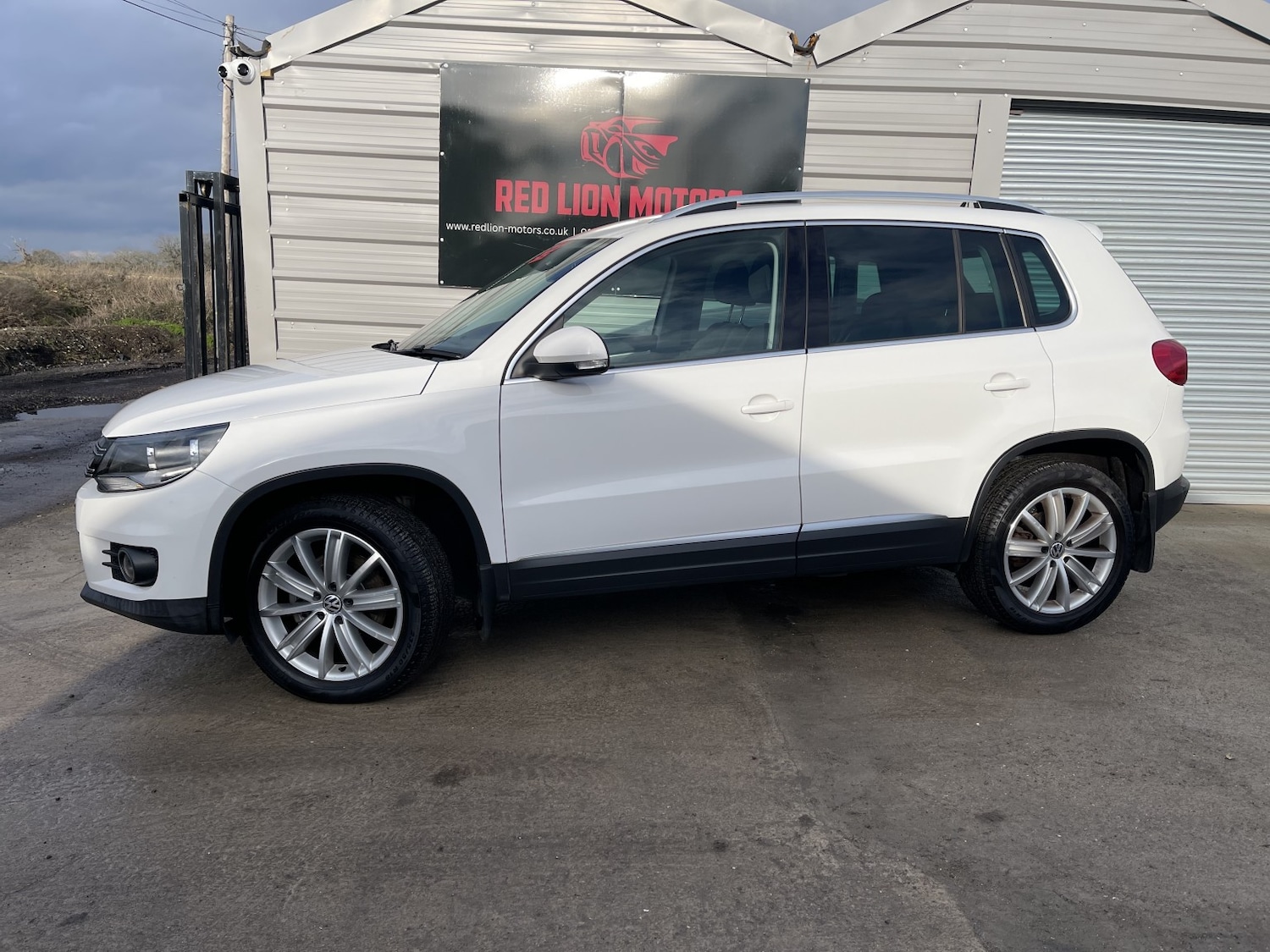 Used Volkswagen Tiguan 2011 for sale - 77237130: Photo 6