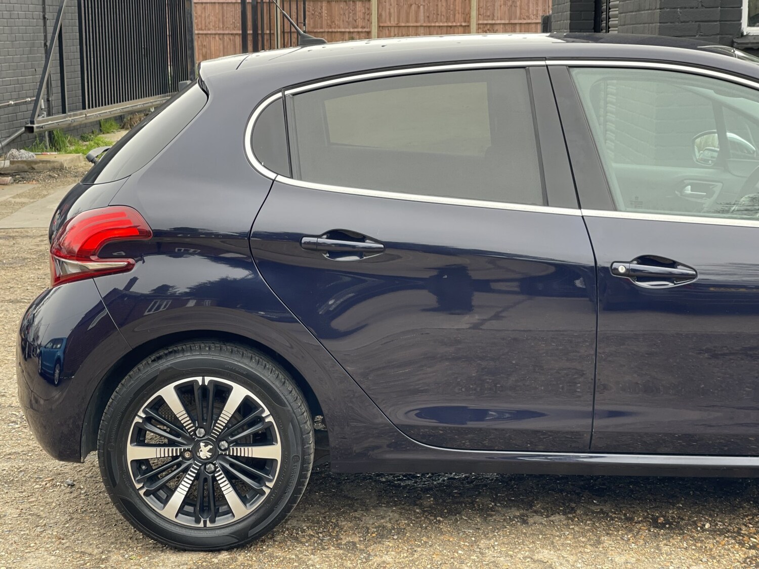 Used Peugeot 208 2018 for sale - 77880953: Photo 23
