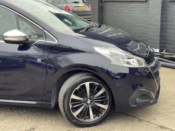 Used Peugeot 208 2018 for sale - 77880953: Photo