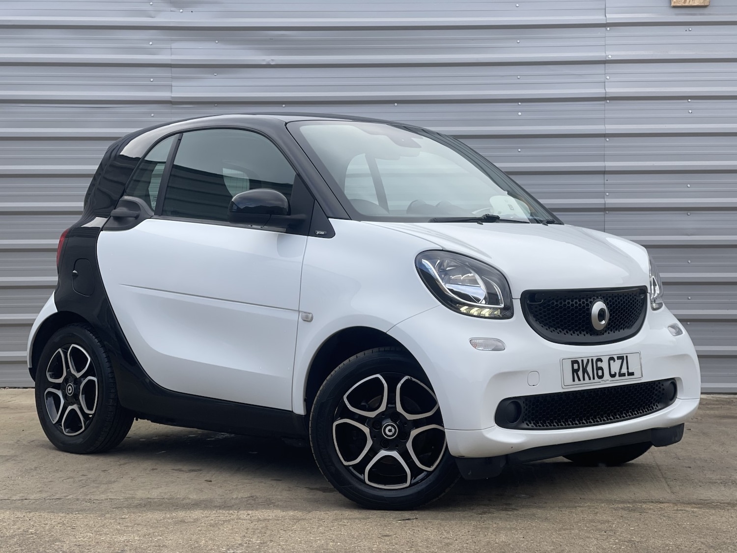 Used smart fortwo 2016 for sale - 76527378: Photo 2