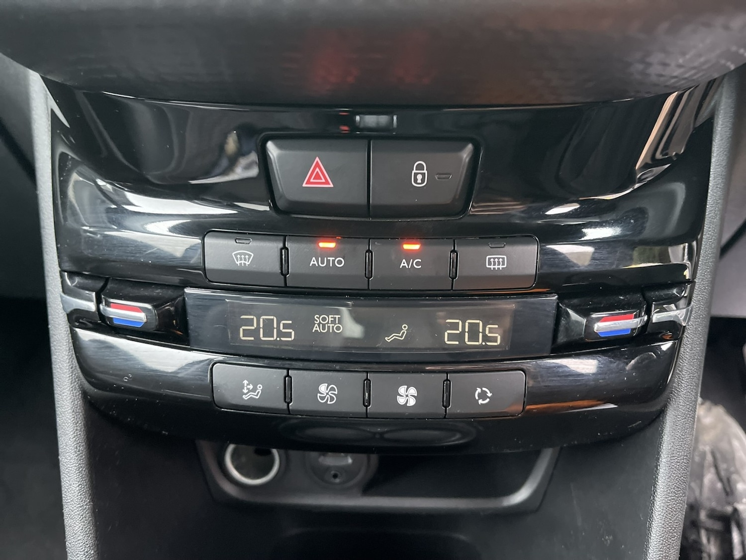 Used Peugeot 208 2016 for sale - 77796877: Photo 55