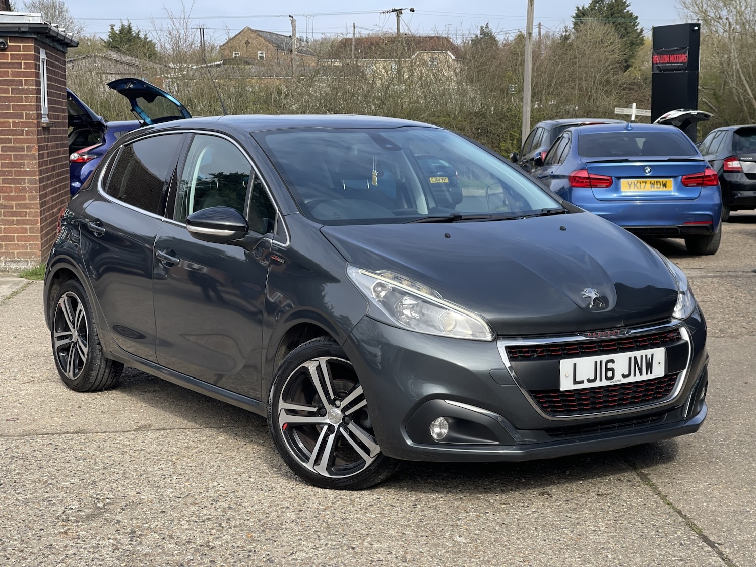 Used Peugeot 208 2016 for sale - 77981819: Photo 2