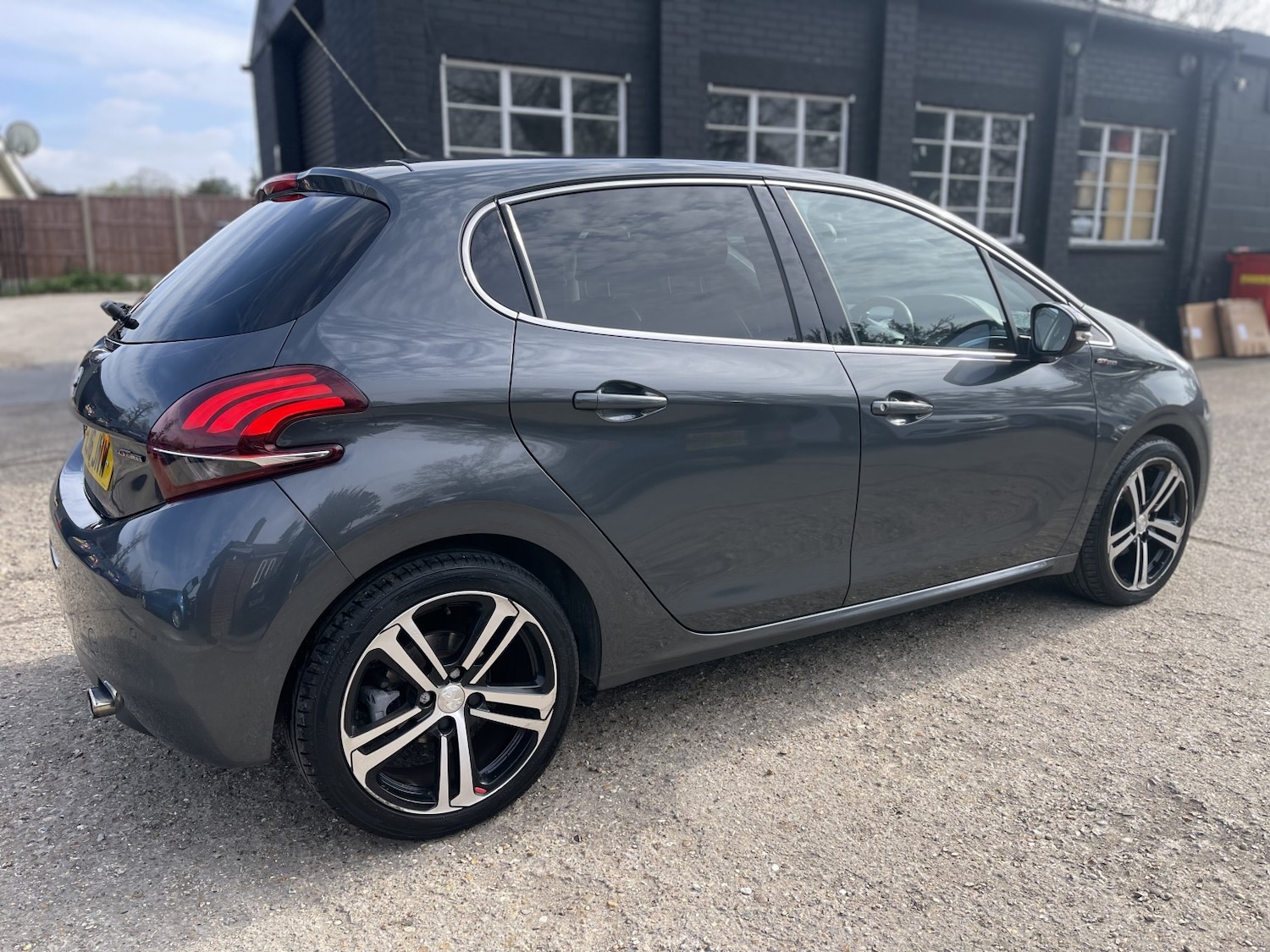 Used Peugeot 208 2016 for sale - 77981819: Photo 28