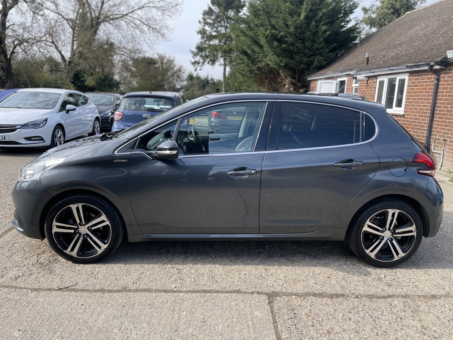 Used Peugeot 208 2016 for sale - 77981819: Photo 31