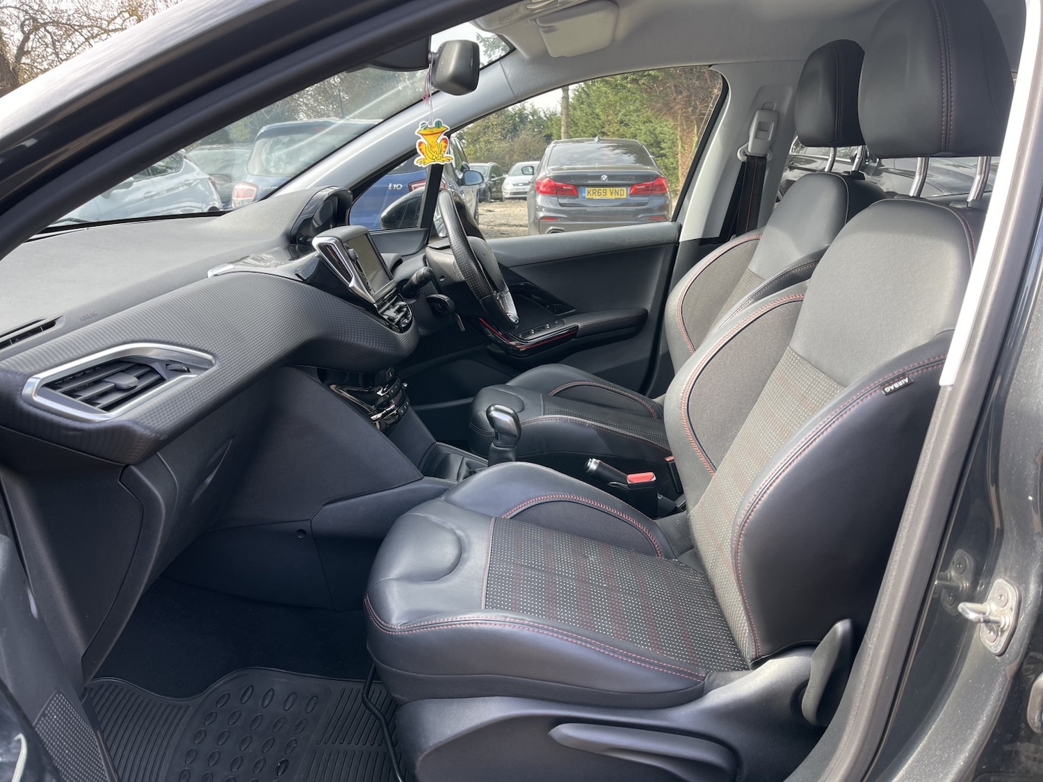 Used Peugeot 208 2016 for sale - 77981819: Photo 35