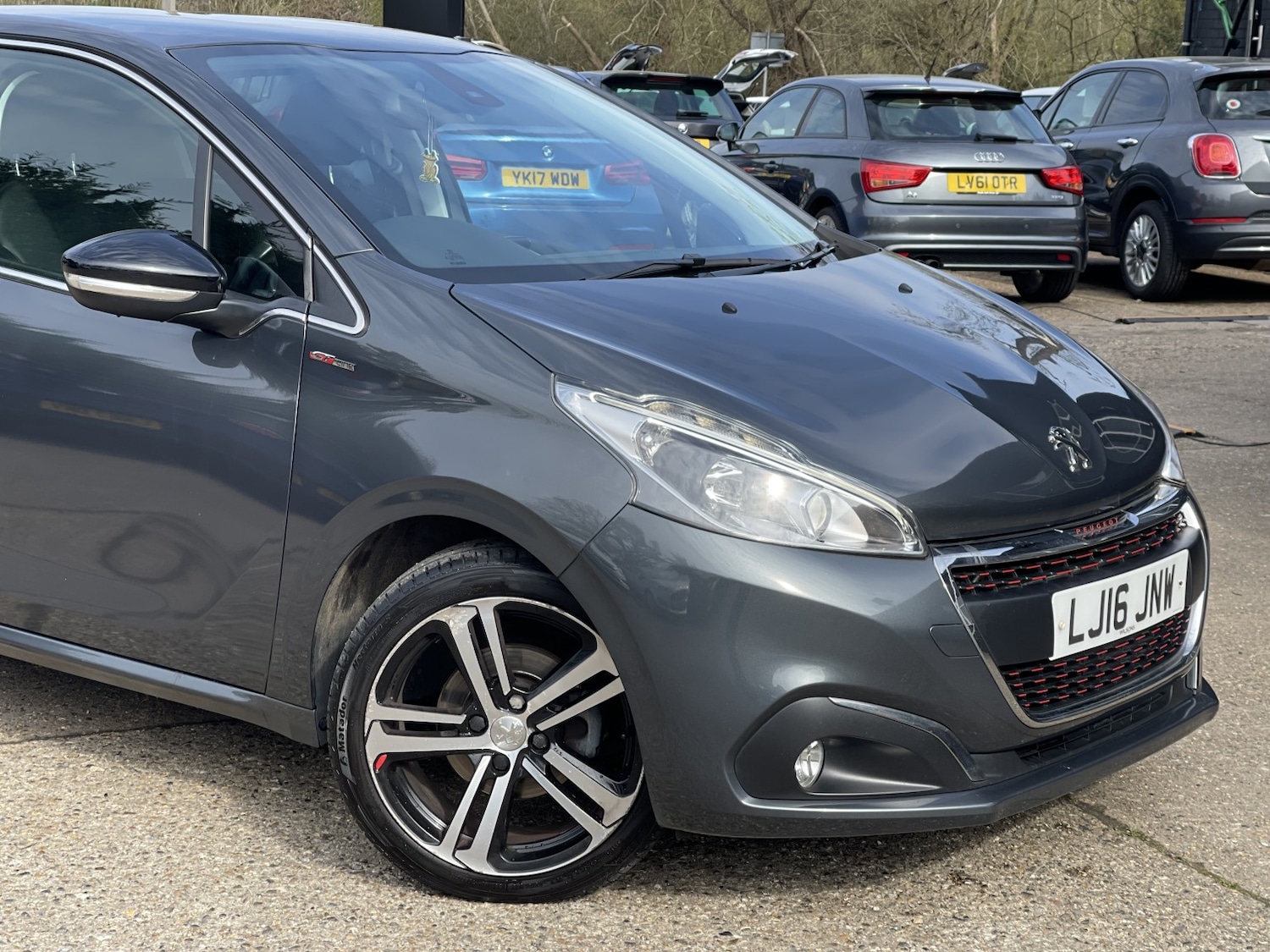 Used Peugeot 208 2016 for sale - 77981819: Photo 4