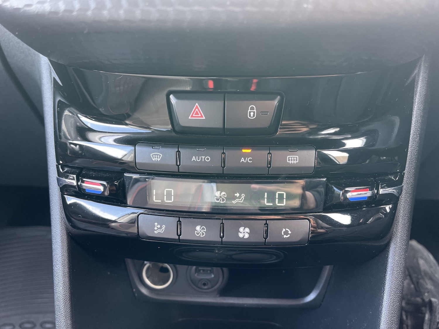 Used Peugeot 208 2016 for sale - 77981819: Photo 58