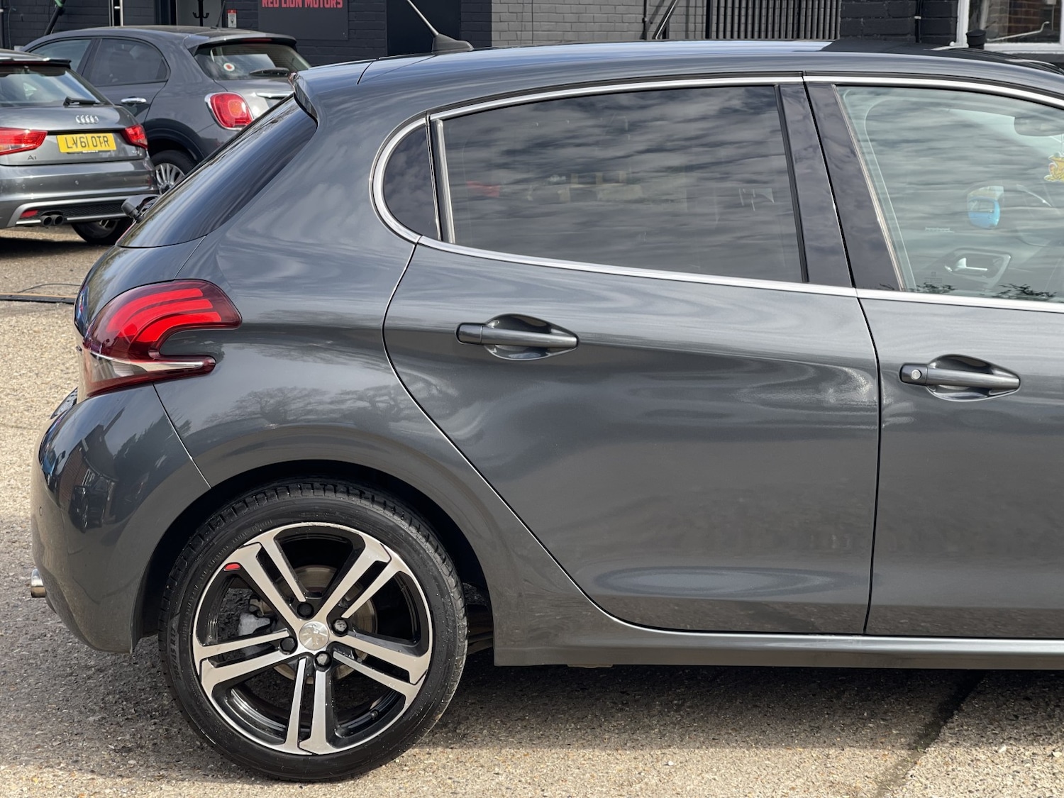 Used Peugeot 208 2016 for sale - 77981819: Photo 7