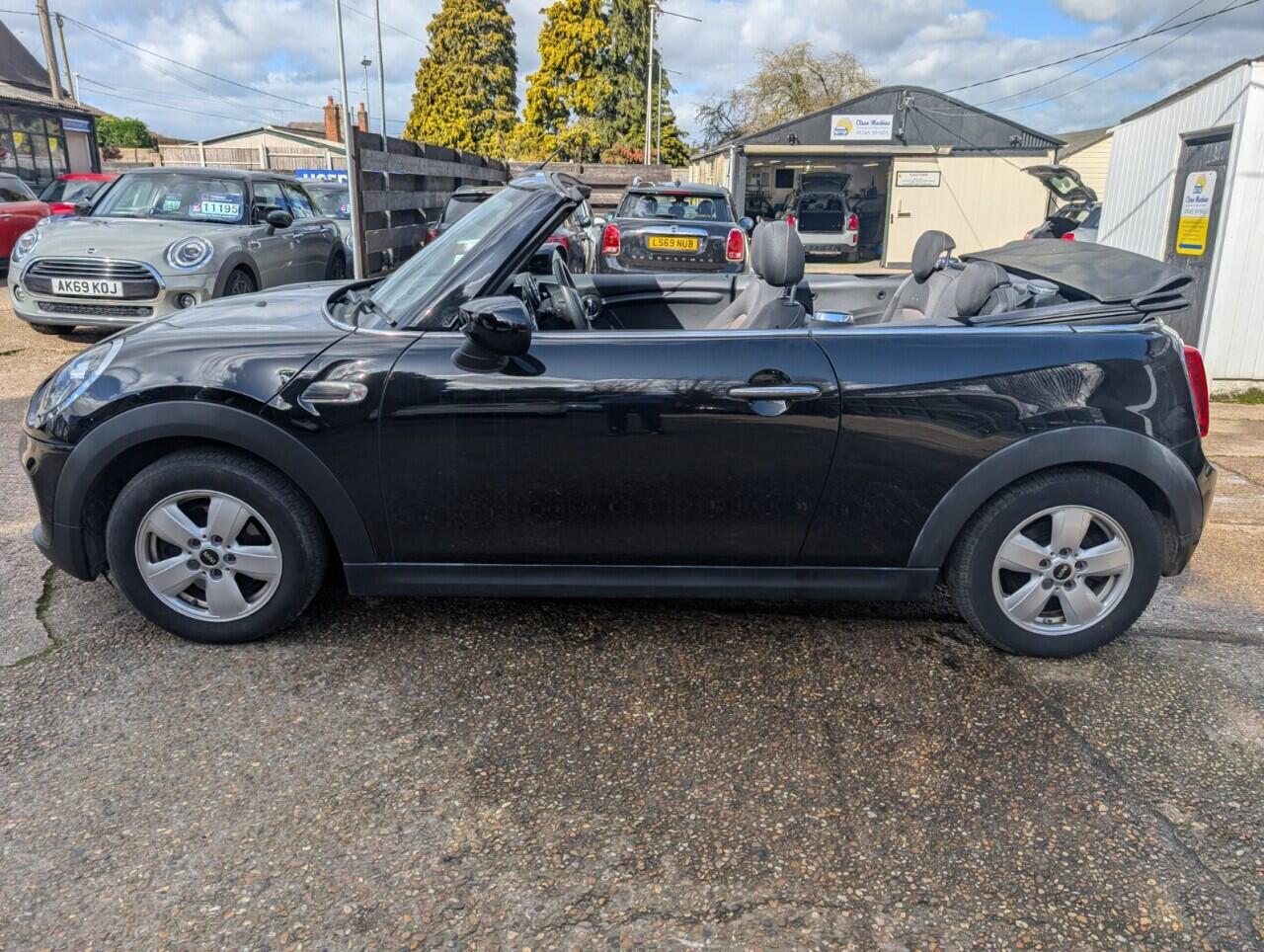 Used MINI Convertible 2019 for sale - 77892535: Photo 19