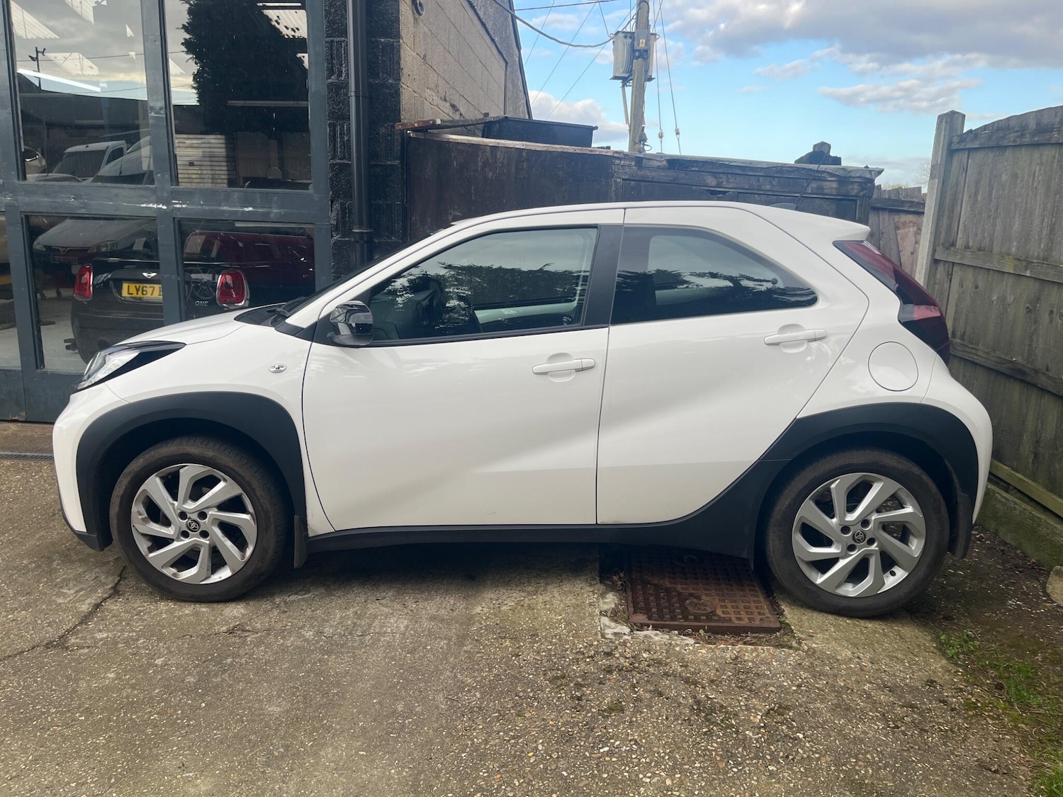 Used Toyota Aygo X 2024 for sale - 78062639: Photo 2