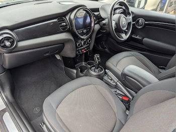 Used MINI Hatch 2021 for sale - 77748077: Photo