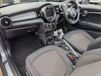 Used MINI Convertible 2019 for sale - 77764768: Photo