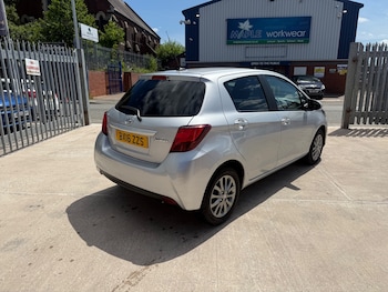 Used Toyota Yaris 2016 for sale - 79068371: Photo
