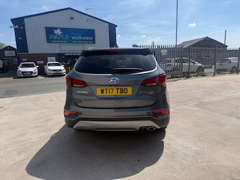 Used Hyundai Santa Fe 2017 for sale - 78688085: Photo