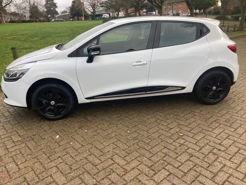 Used Renault Clio 2015 for sale - 76896616: Photo 2