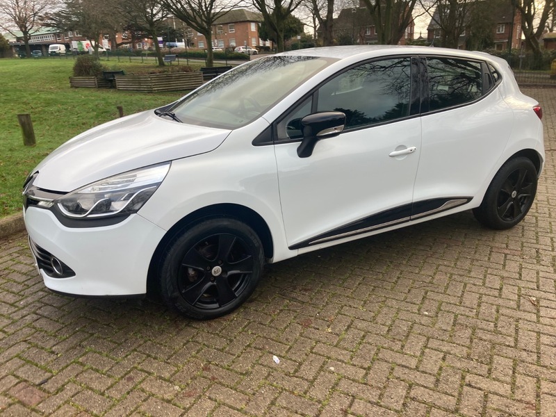 Used Renault Clio 2015 for sale - 76896616: Photo 24