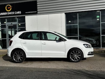 Used Volkswagen Polo 2015 for sale - 77622097: Photo