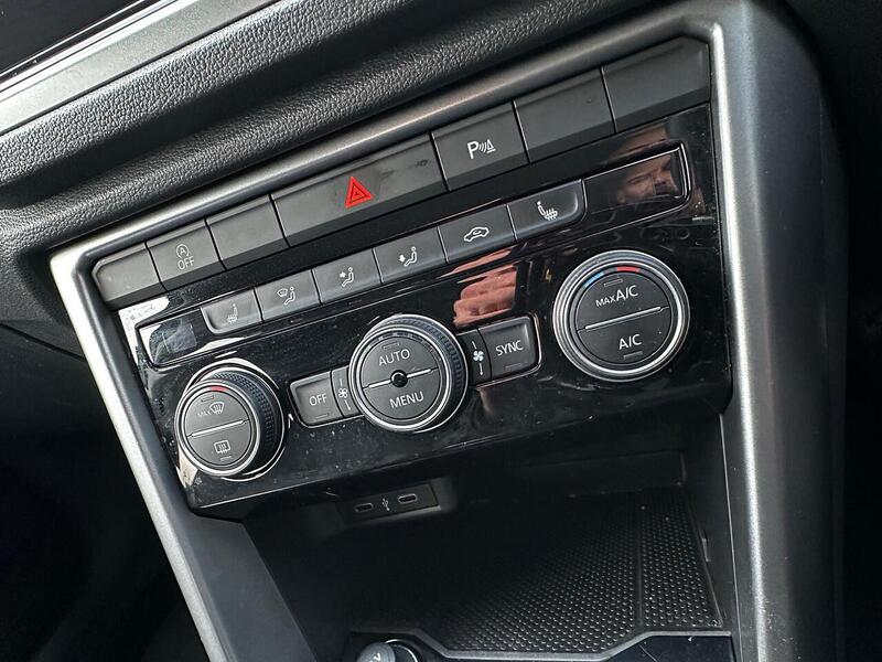 Used Volkswagen T-Roc for sale - 78012713: Photo 24