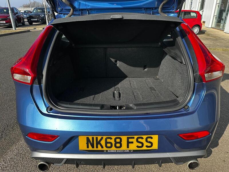 Used Volvo V40 2018 for sale - 77781076: Photo 9