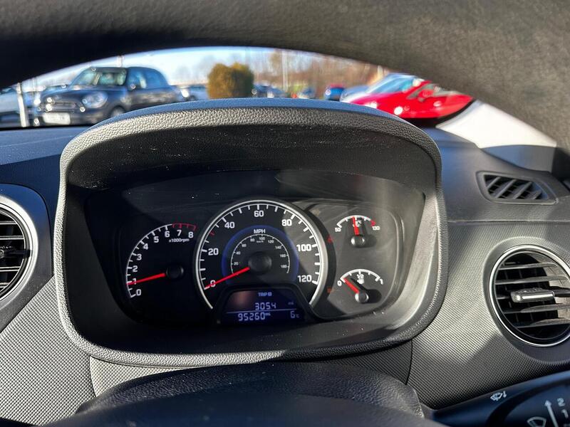 Used Hyundai i10 2017 for sale - 77162051: Photo 17