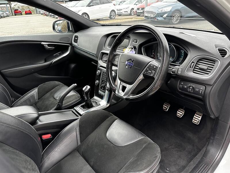 Used Volvo V40 2015 for sale - 77984892: Photo 10