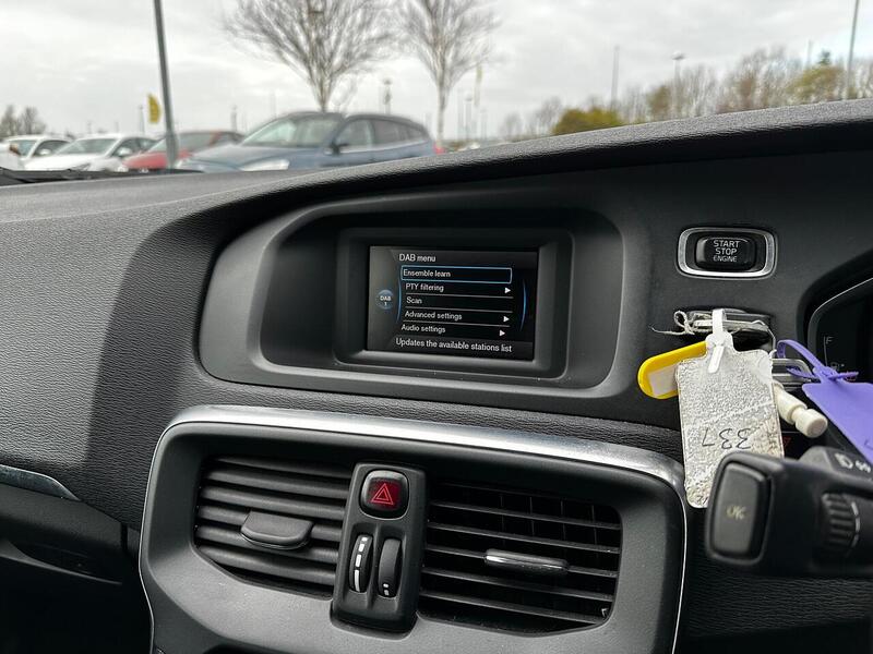 Used Volvo V40 2015 for sale - 77984892: Photo 12