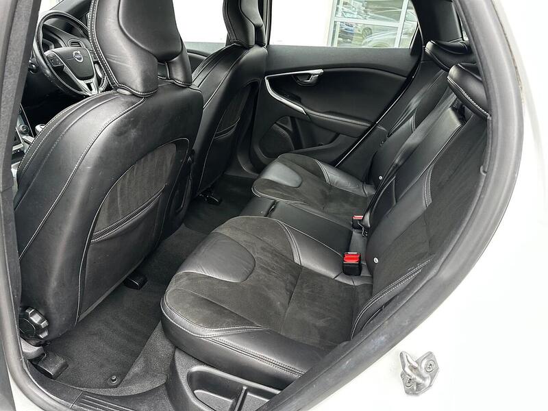 Used Volvo V40 2015 for sale - 77984892: Photo 15