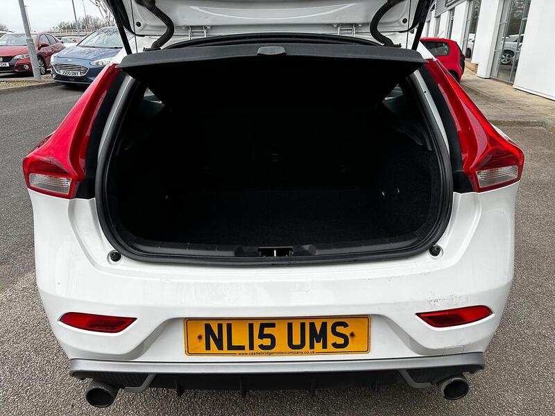 Used Volvo V40 2015 for sale - 77984892: Photo 22