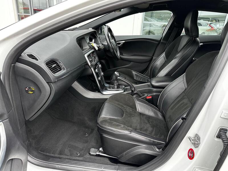 Used Volvo V40 2015 for sale - 77984892: Photo 24