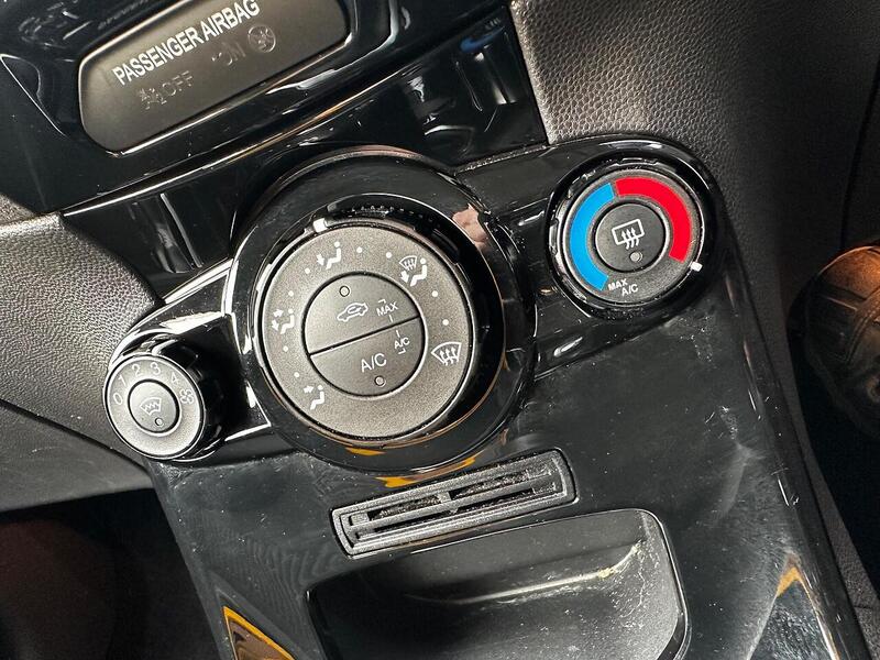 Used Ford Fiesta 2015 for sale - 77132530: Photo 26