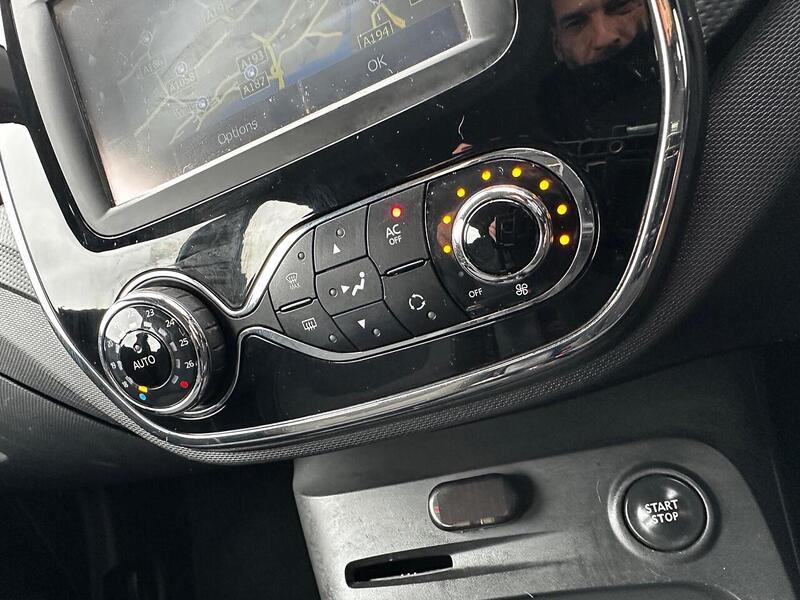 Used Renault Captur for sale - 77490666: Photo 23