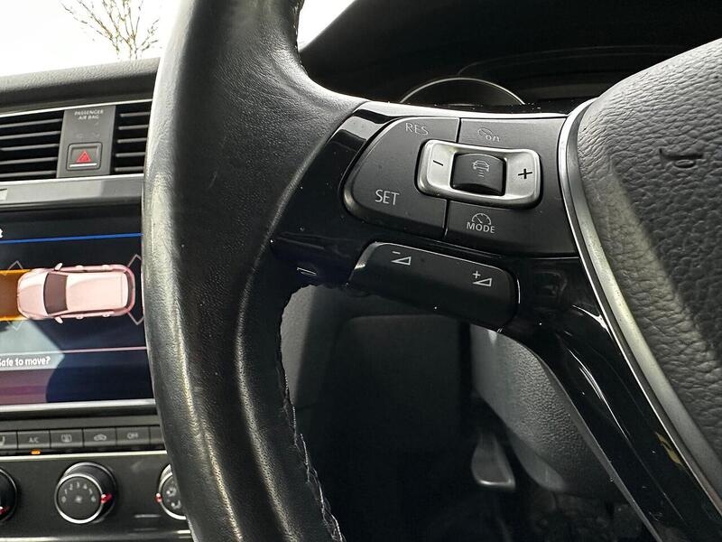 Used Volkswagen Golf 2017 for sale - 77132544: Photo 21