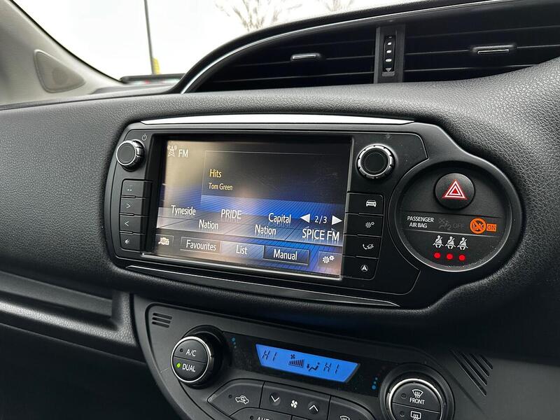 Used Toyota Yaris 2015 for sale - 77437855: Photo 22