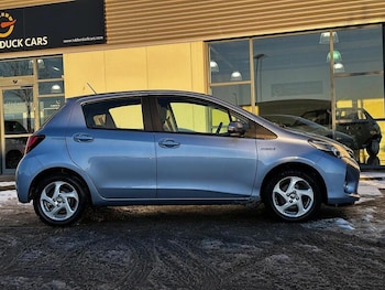 Used Toyota Yaris 2015 for sale - 77132575: Photo