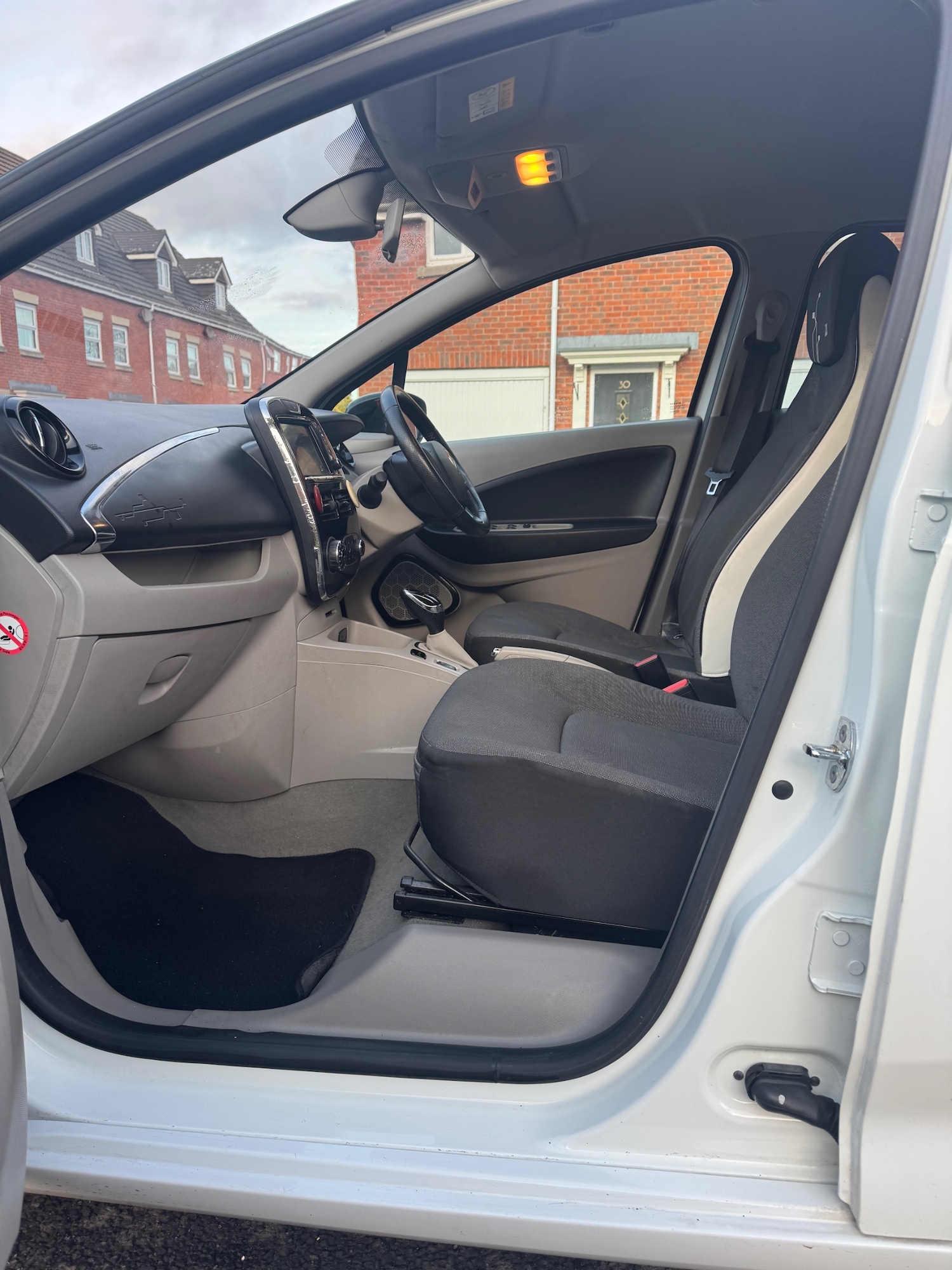 Used Renault Zoe 2014 for sale - 77164804: Photo 2