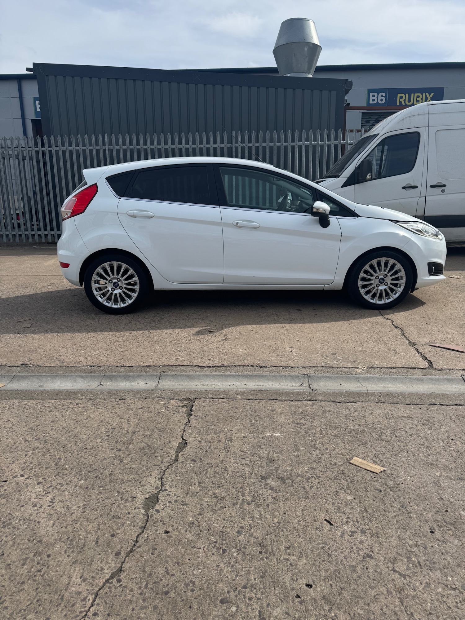 Used Ford Fiesta 2013 for sale - 76234206: Photo 3