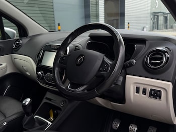 Used Renault Captur 2018 for sale - 79426077: Photo
