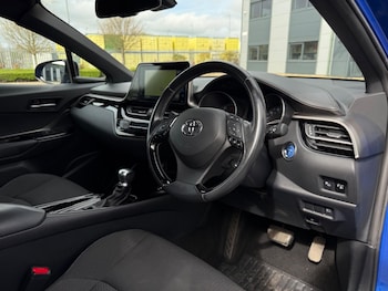 Used Toyota C-HR 2018 for sale - 79426003: Photo