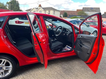 Used Ford Fiesta 2013 for sale - 76041096: Photo