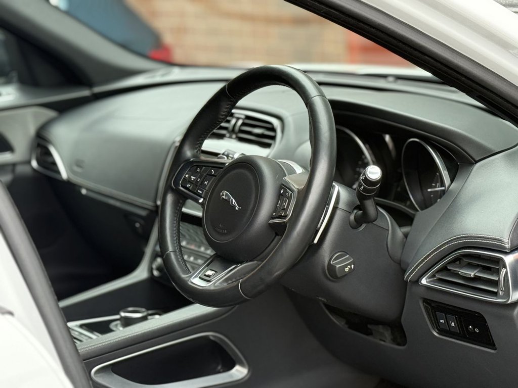 Used Jaguar F-Pace 2017 for sale - 77991048: Photo 11