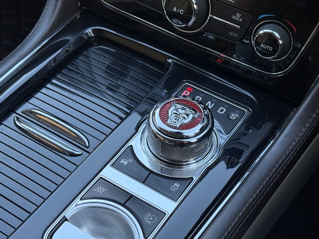 Used Jaguar XJ 2013 for sale - 77133254: Photo 35