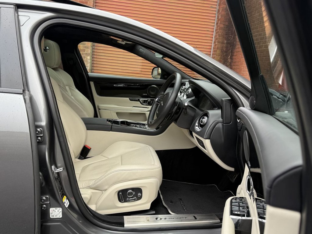 Used Jaguar XJ 2018 for sale - 77621778: Photo 13
