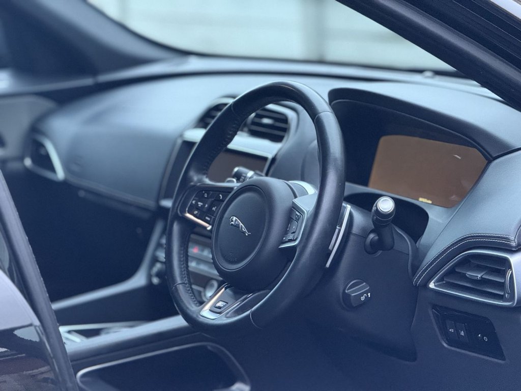 Used Jaguar F-Pace 2016 for sale - 76867970: Photo 11