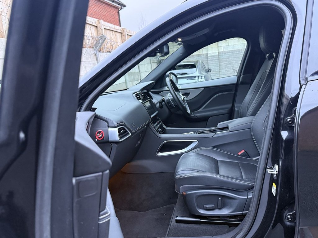 Used Jaguar F-Pace 2016 for sale - 76867970: Photo 14