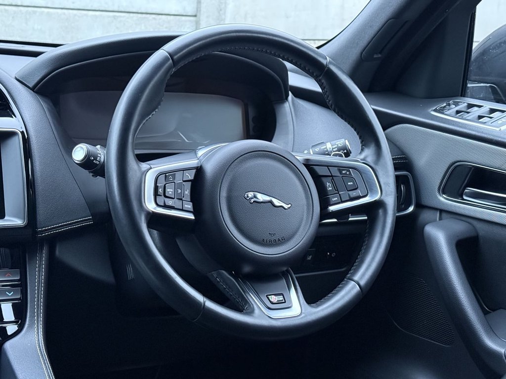 Used Jaguar F-Pace 2016 for sale - 76867970: Photo 39