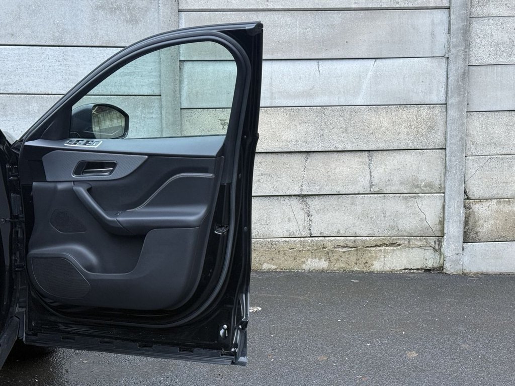 Used Jaguar F-Pace 2016 for sale - 76867970: Photo 40