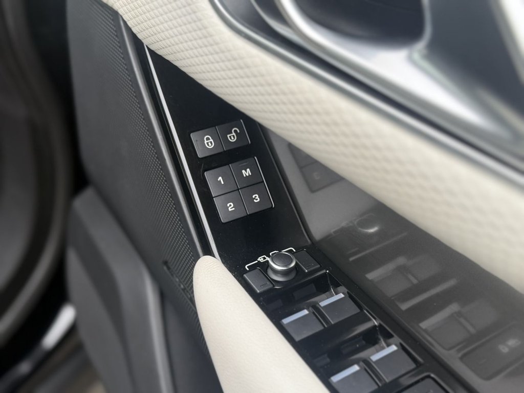 Used Land Rover Range Rover Velar 2017 for sale - 77328138: Photo 37