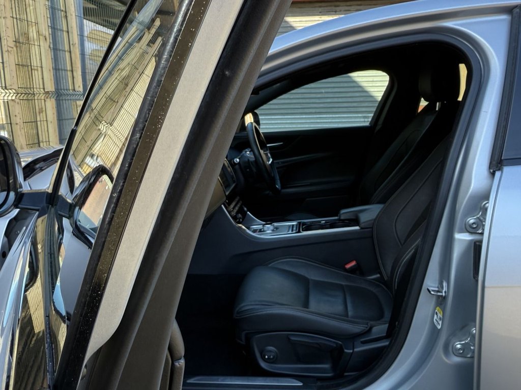 Used Jaguar XE 2015 for sale - 78154067: Photo 19