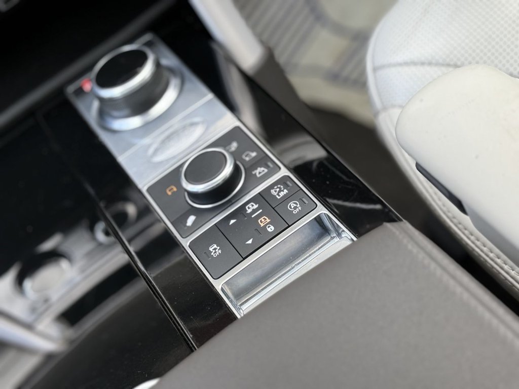 Used Land Rover Discovery 2017 for sale - 76698101: Photo 31