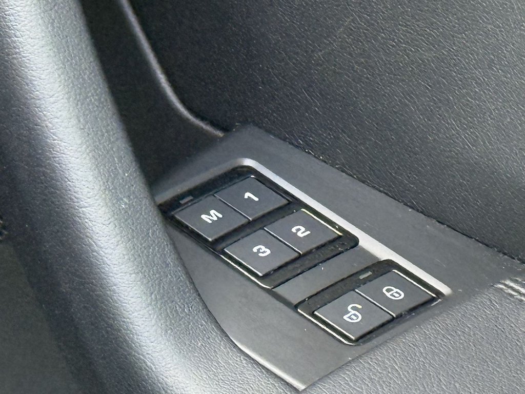 Used Jaguar F-Pace 2017 for sale - 76841326: Photo 38